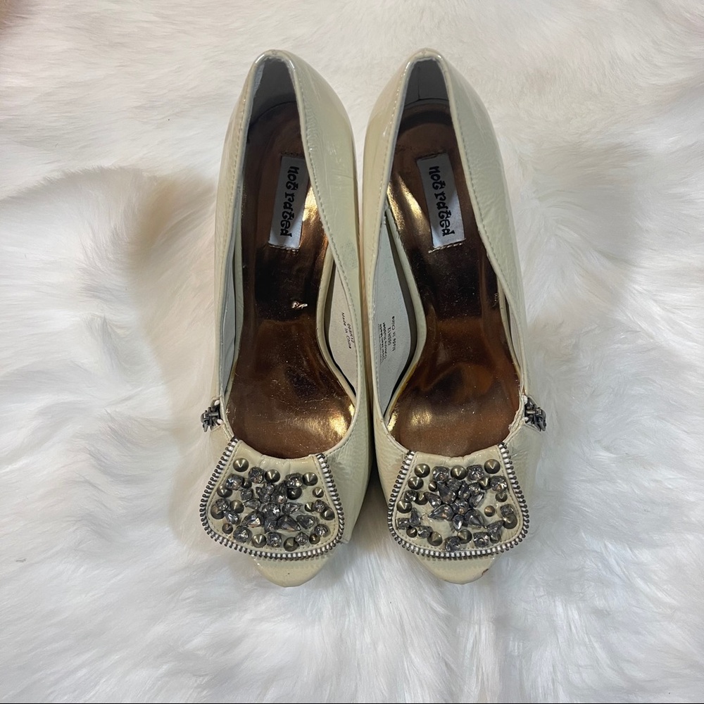 NWOT Not Rated Beige Heels